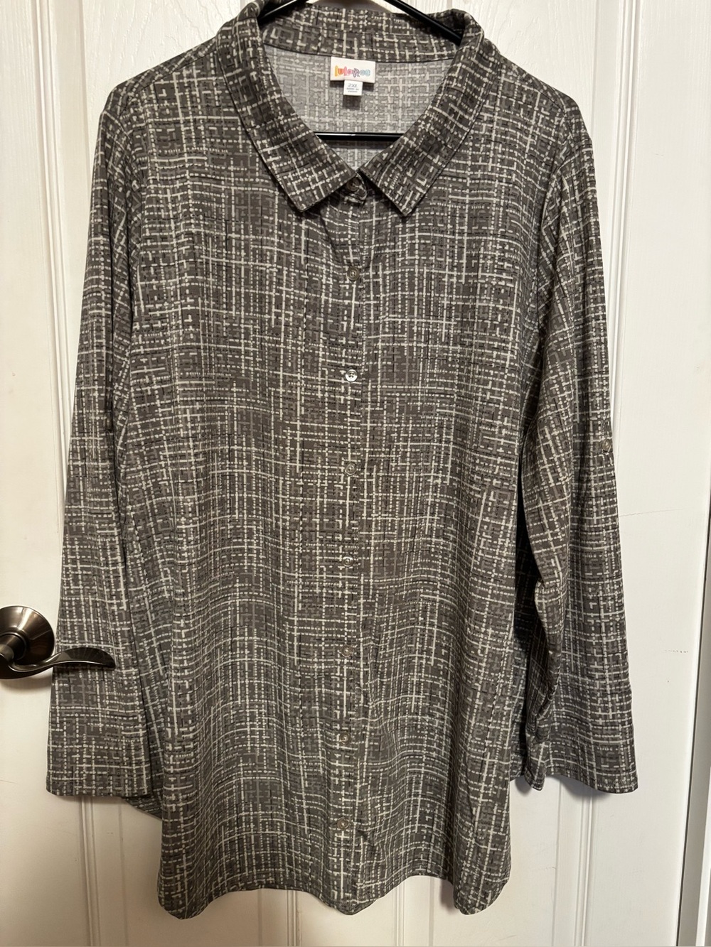 Lularoe Like New 2XL Valentina Button Long Sleeve Shirt Gray White
